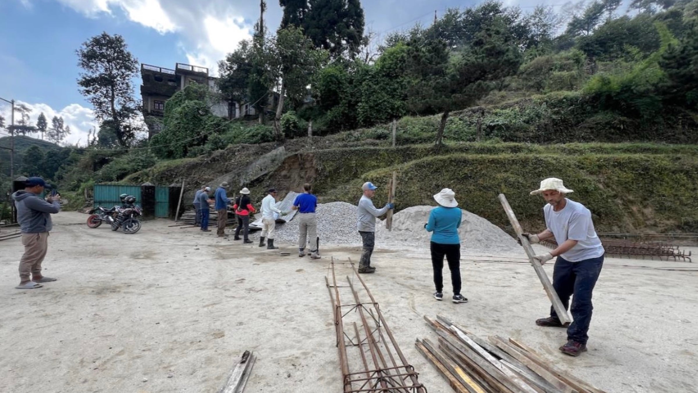 Kakani Brighter Secondary School hikers helping after the nepal earthquakes